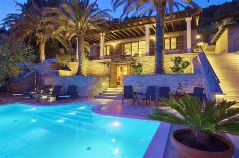 Rent villa in split  Choose from more than 10,000 properties, ideal house rentals for families, groups and couples